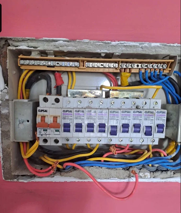 Tủ điện và hệ thống aptomat cần kiểm tra